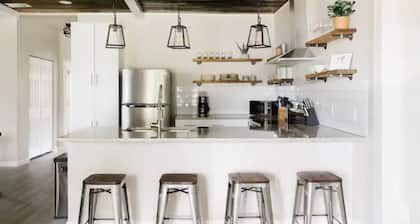 Modern Farmhouse Mins to DT, Riverwalk, Alamo!