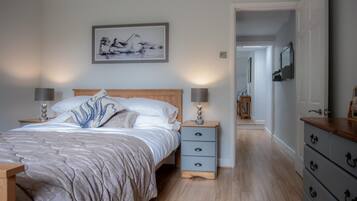 2 bedrooms, iron/ironing board, WiFi