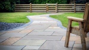 A wooden bench on a stone pathway in a landscaped garden. - Wern Y Glais - 2 Bedroom Cottage - Glais (Swansea)