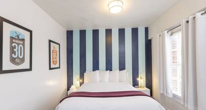 Deluxe Queen Room with View and Ensuite Bath