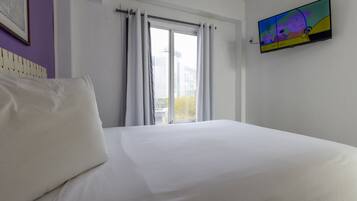 1 habitación, tabla de planchar con plancha, wifi gratis y ropa de cama