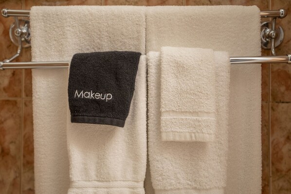 A bathroom with a towel rack holding two towels, one with a label that reads 'Makeup'. - Economy Double Room with Ensuite Bathroom (San Francisco)