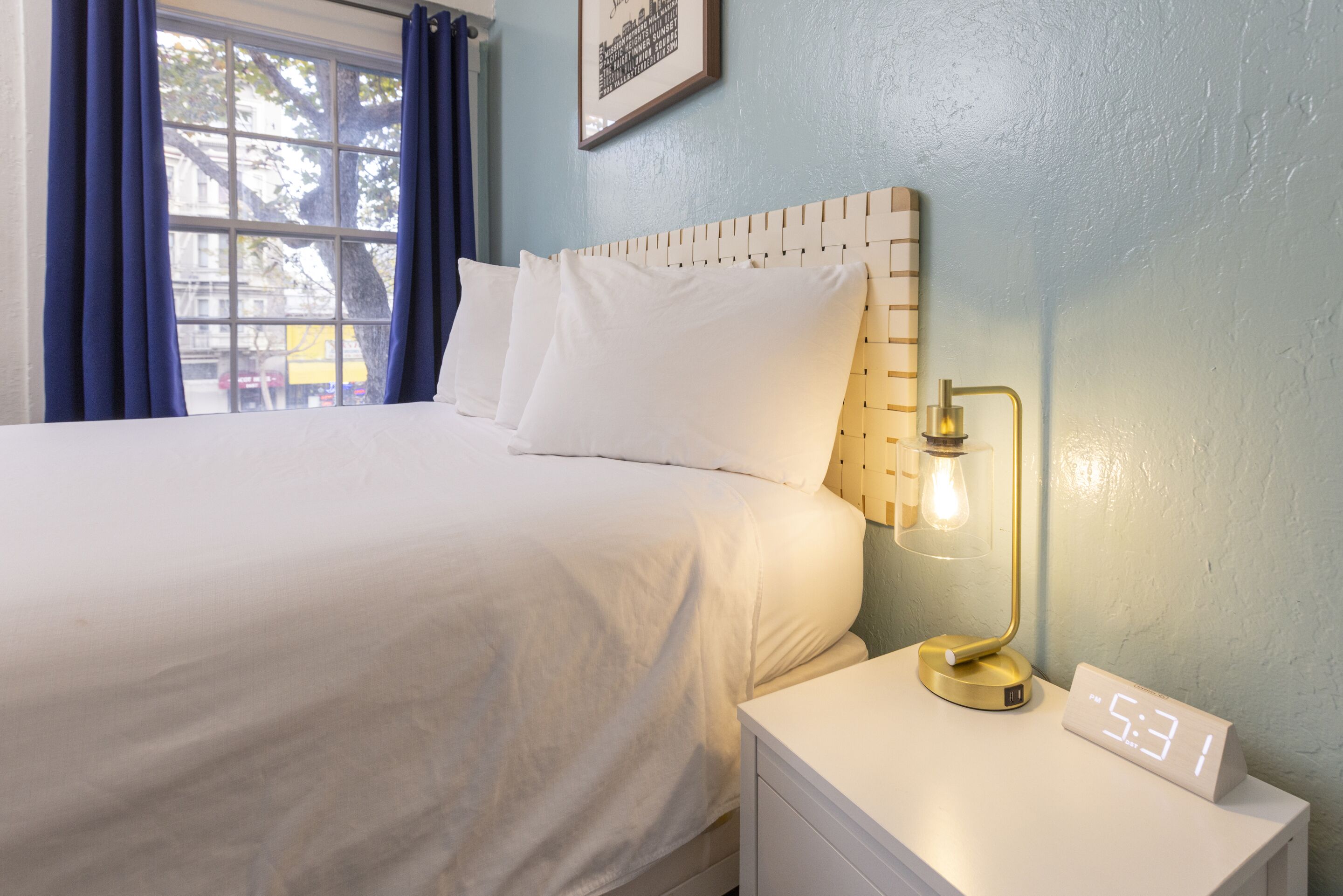 1 habitación, tabla de planchar con plancha, wifi gratis y ropa de cama 