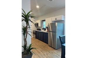 Private kitchen - Beautiful home near TCU and Medical District. (Fort Worth)