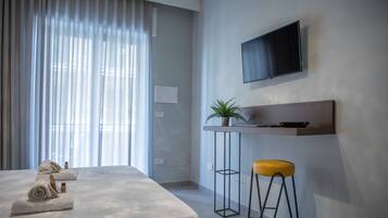 Design-Dreibettzimmer, mit Bad