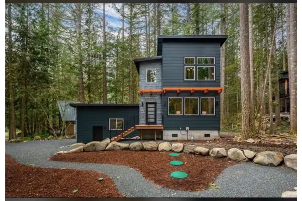 Brand new designer Glacier home with Hot Tub