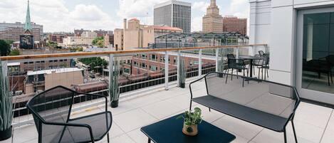 تناول الطعام بالخارج