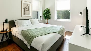 2 bedrooms, desk, iron/ironing board, WiFi