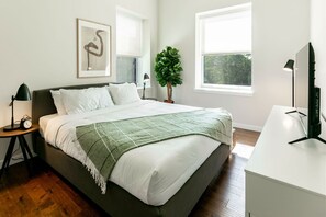 2 bedrooms, desk, iron/ironing board, WiFi
