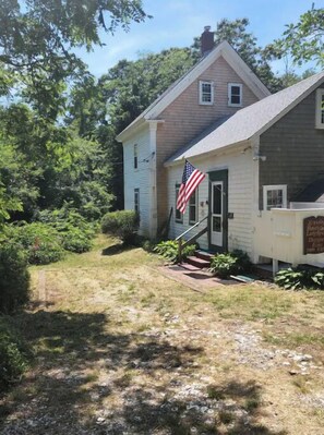 Exterior - Quaint quarters in South Wellfleet (Wellfleet)