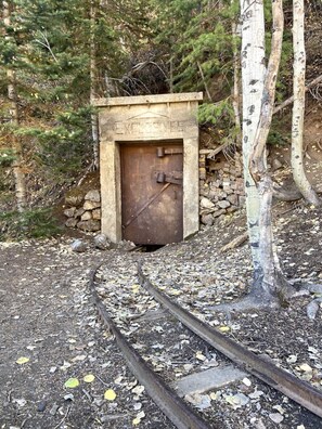 المنطقة المحيطة بالمنشأة