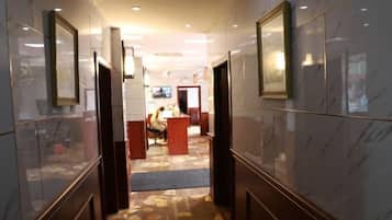 المنشأة من الداخل