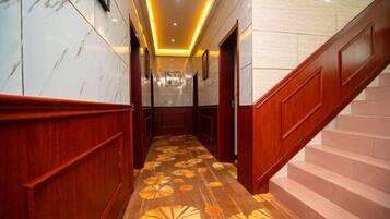 المنشأة من الداخل