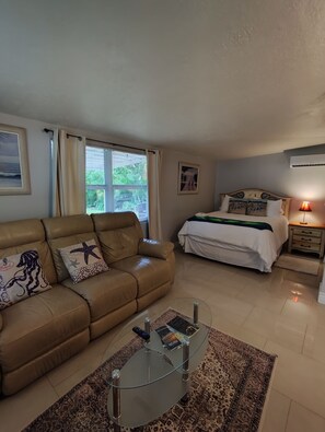 1 bedroom, iron/ironing board, free WiFi, bed sheets - Adorable 1 bedroom apt. close to the intracoastal (Jensen Beach)