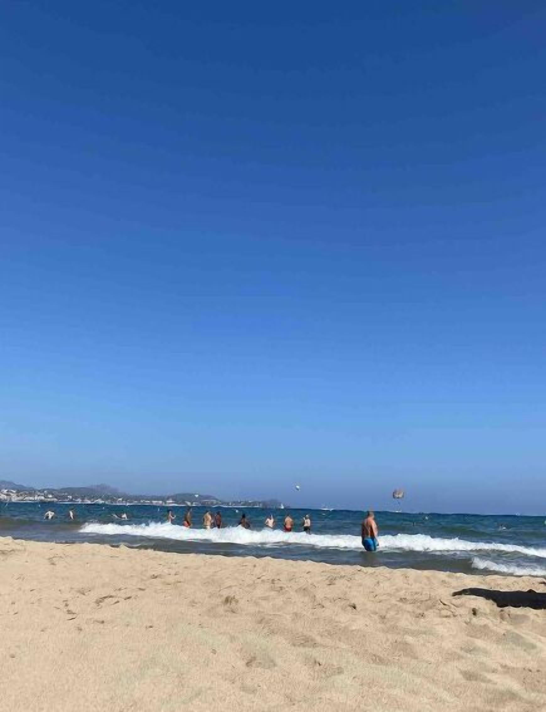 Beach nearby, sun loungers