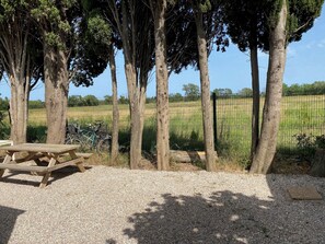 Outdoor dining - French Riviera vacation rentals (Fréjus)