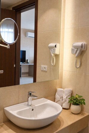 Unclassified image, 4 of 30, button - Byblos Gate Hotel (Byblos)