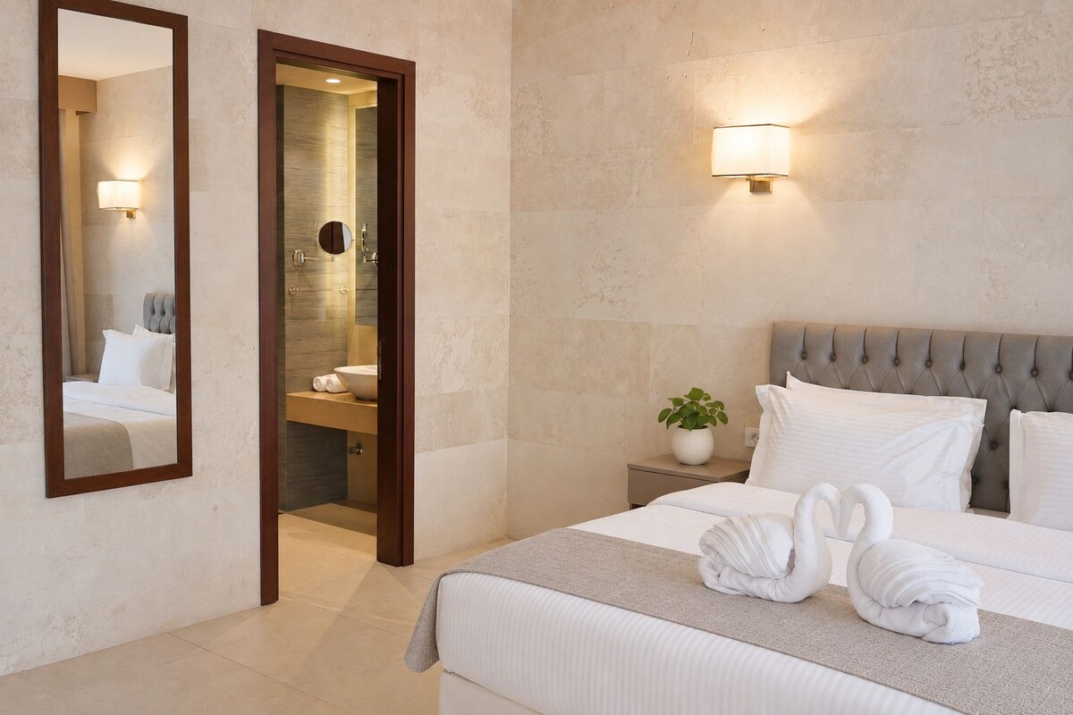 Family Room | 1 bedroom, pillow-top beds, free minibar items, desk