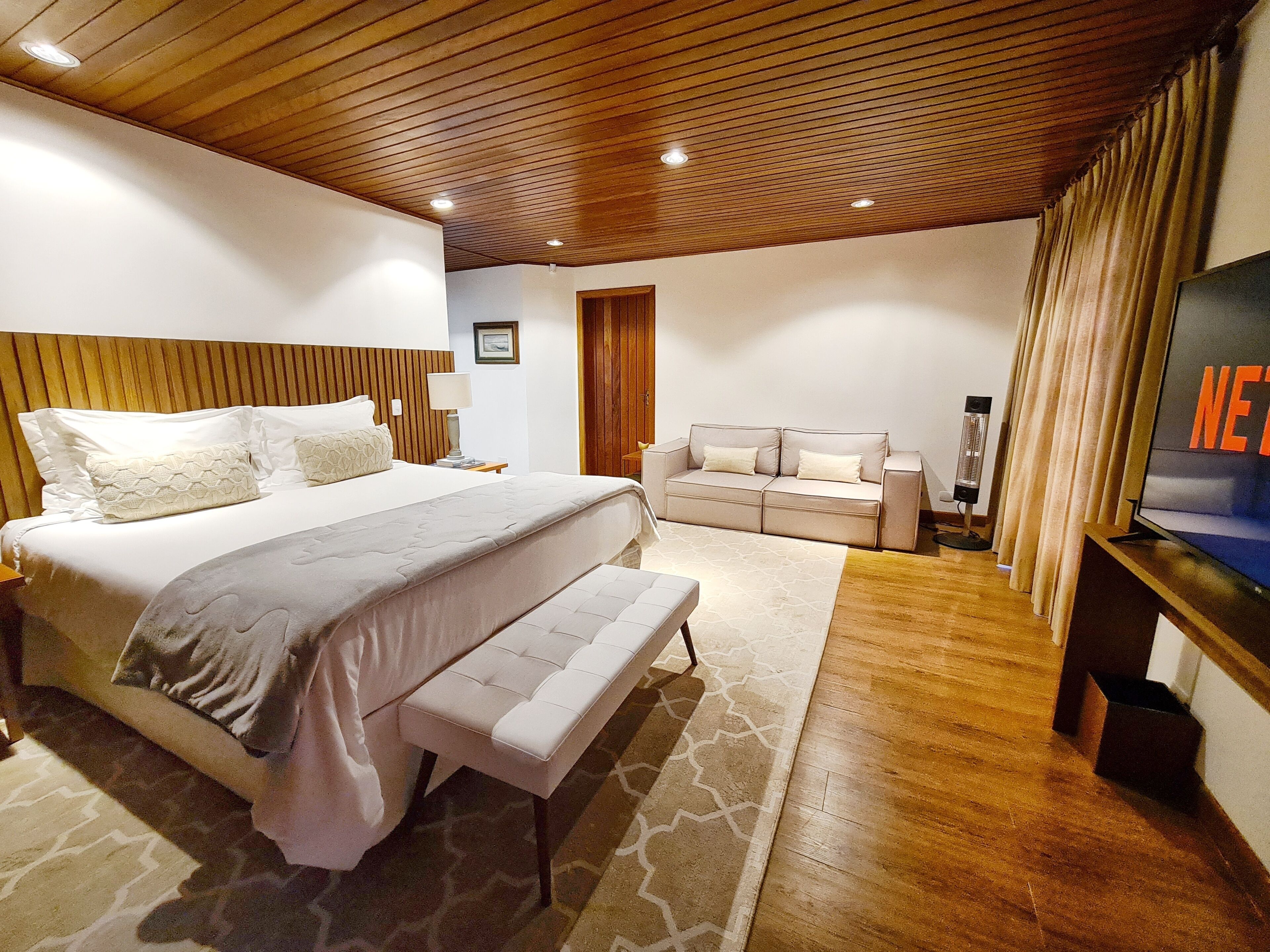 Minibar, Wi-Fi gratuit, draps fournis