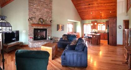 Amazing Cabin Overlooking Hells Branch Valley