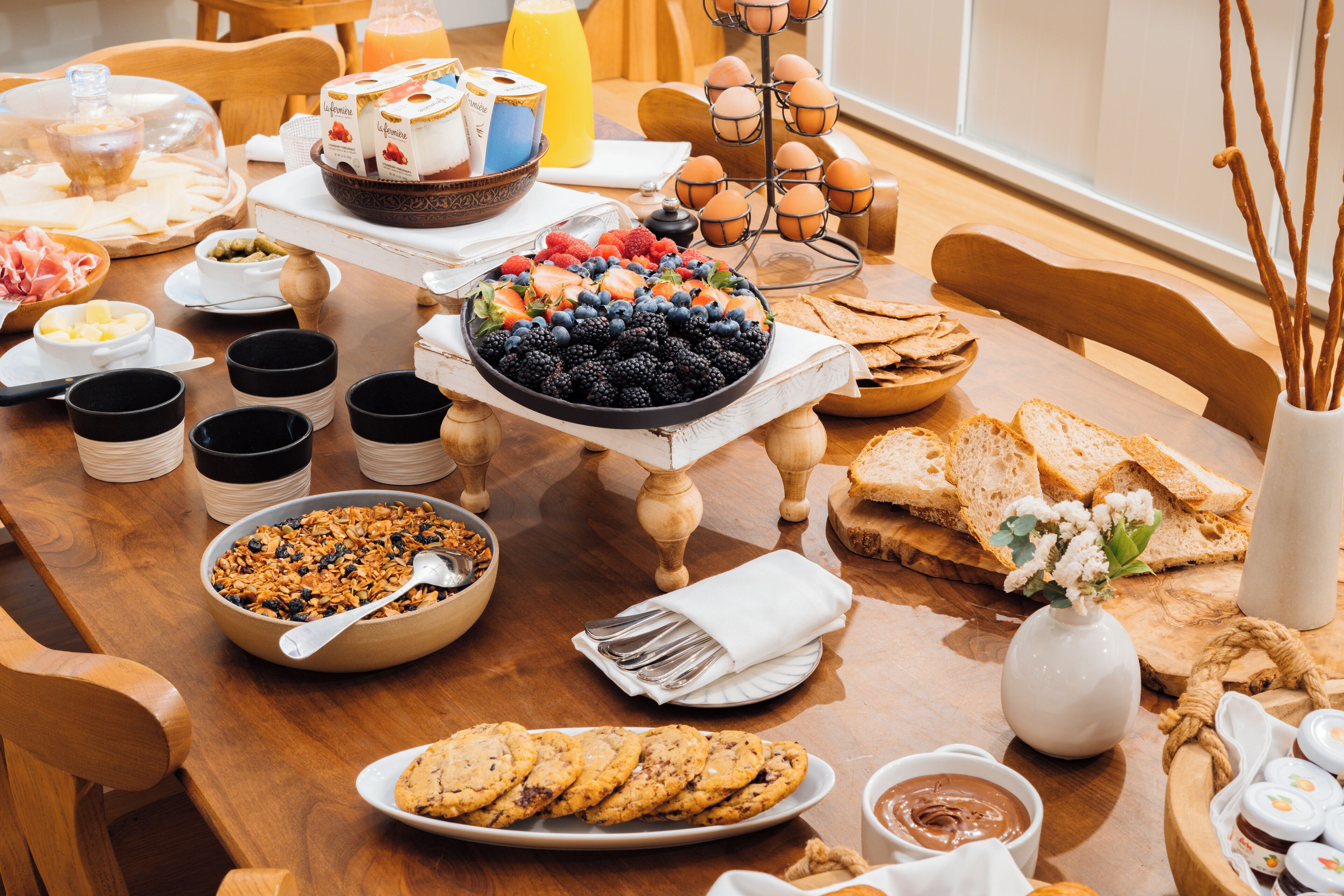 Daily cooked-to-order breakfast (USD 25 per person)