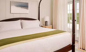 Deluxe Room | Peralatan tempat tidur premium, bar mini, peti besi dalam bilik 