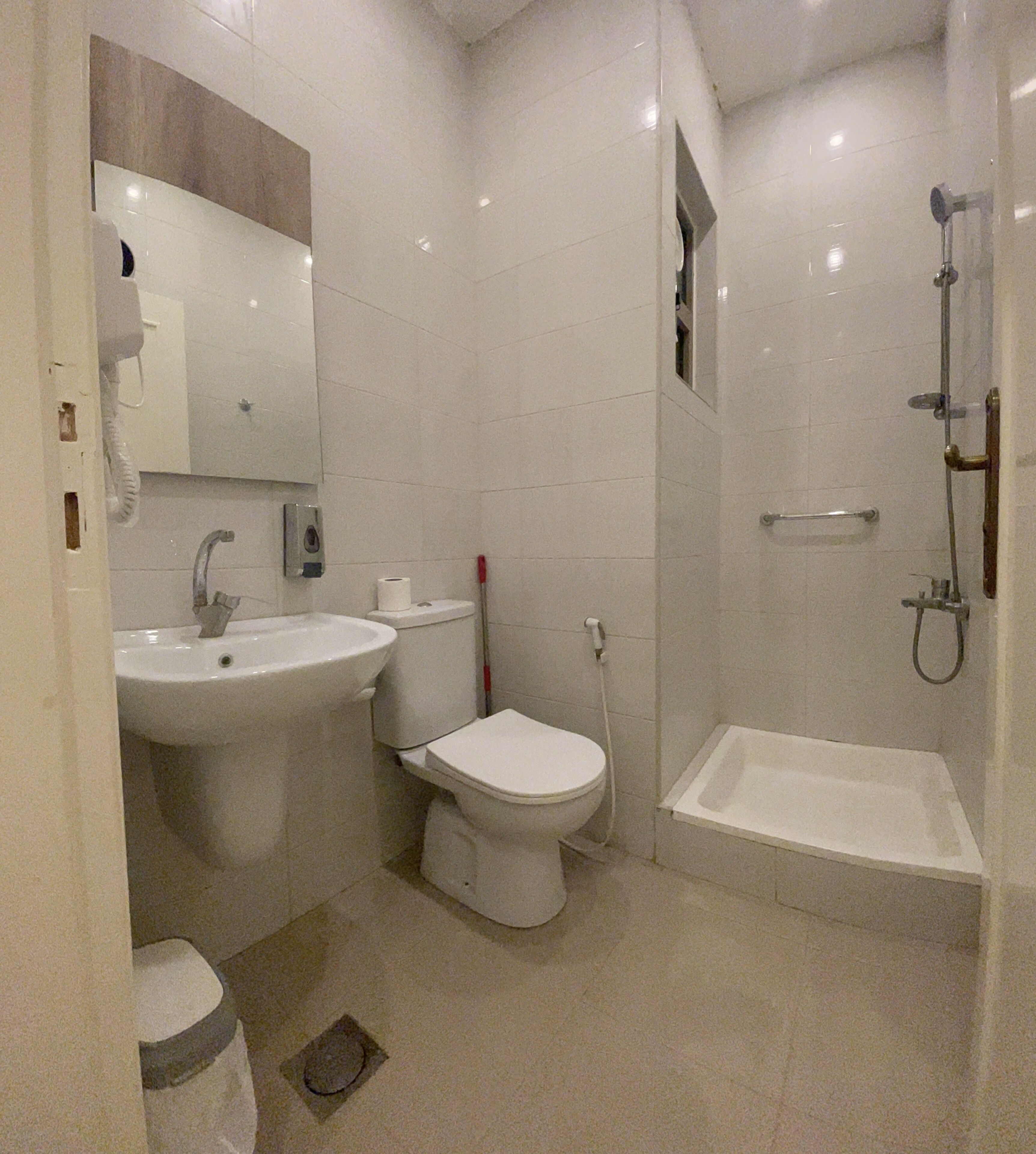 A bathroom with a sink, toilet, bidet, and bathtub.
