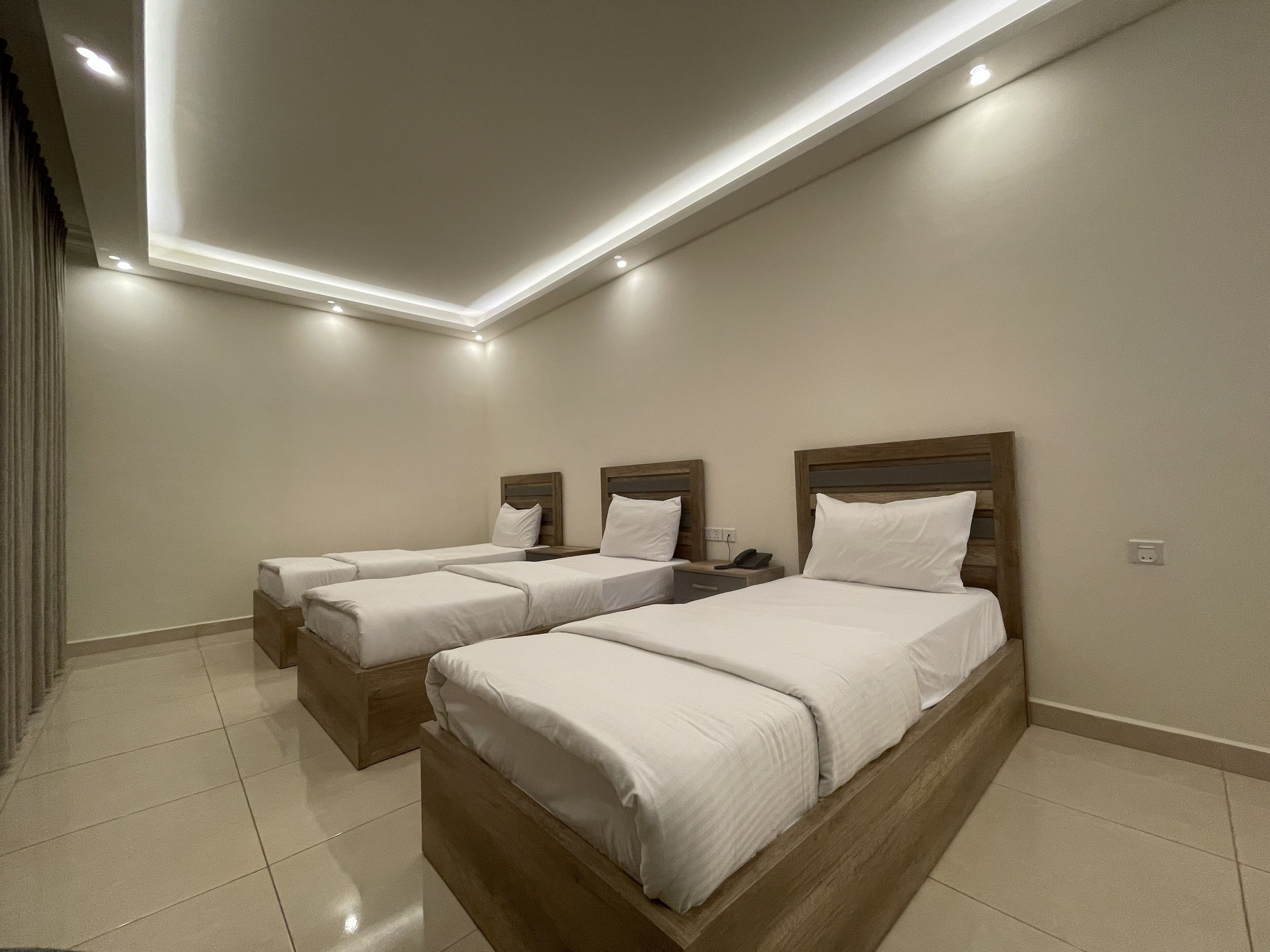 Chambre Triple Standard | Matelas mémoire de forme, minibar, coffres-forts dans les chambres