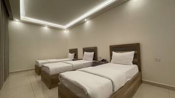 Chambre Triple Standard | Matelas mémoire de forme, minibar, coffres-forts dans les chambres