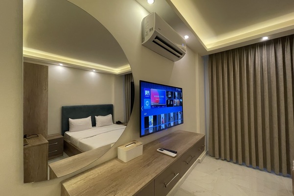Deluxe Double Room, 1 King Bed, City View | Bathroom | Shower, hydromassage showerhead, free toiletries, hair dryer