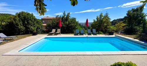 Charming apartment with garden, swimming pool and view of Alès