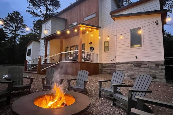 Large cabin with a cozy, warm feel