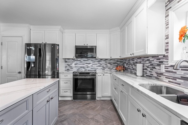 Køleskab, mikrobølgeovn, ovn, kogeplade