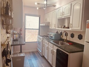 Coffee/tea maker, fridge, microwave, oven