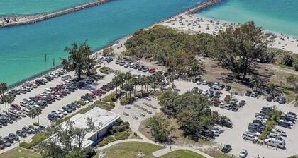 LUSH WATERFRONT HEATED POOL HOUSE!! CUL-DE-SAC! NORTH JETTY BEACH! SIESTA BEACH!