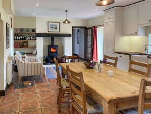 Dining - 4 bedroom accommodation in Appin (Appin)