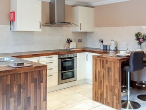Dishwasher, highchair - 1 bedroom accommodation in Addlethorpe, near Skegness (Addlethorpe, near Skegness)