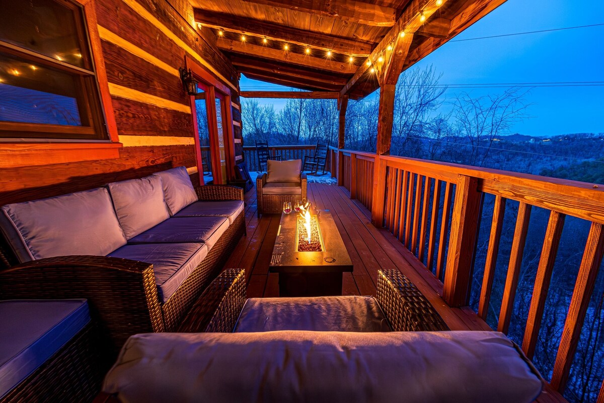 Mountain Views with Privacy ► 4 miles to Pigeon Forge ► Mini-Golf ► Dogs Ok