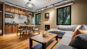 Deluxe Apartment | Living area