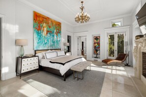 5 bedrooms, WiFi - Impeccable Italian Villa (Santa Barbara)