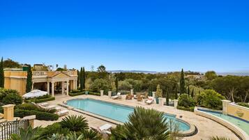 Piscine extérieure, piscine chauffée