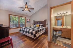 4 bedrooms, iron/ironing board, travel crib, free WiFi