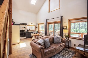 TV, fireplace, offices - Cabin In The Pines - Walk to Sargents Wildlife Area (Chama)