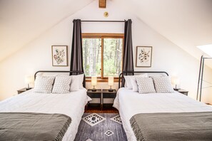 2 bedrooms, iron/ironing board, free WiFi, bed sheets - Cabin In The Pines - Walk to Sargents Wildlife Area (Chama)