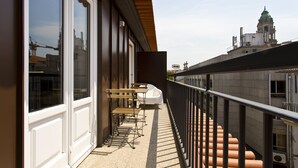 A balcony with a view of a building with a green dome and a bell tower. - Boutique Rentals- The Alma Apt w/balcony (Porto)
