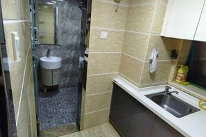 Bathroom - Shenzhen Dongmen Hotel Style Apartment (Shenzhen)