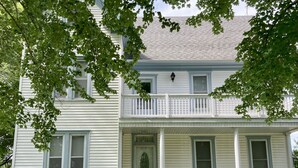 A two-story house with a front porch, a small front yard, and a visible mailbox. - Historic House in heart of Altenburg (Altenburg)