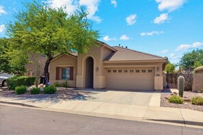 Exterior - Luxe Private Poolside Oasis in the Heart of Mesa! (Mesa)