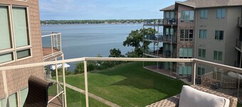 Lake-View Condo in Bridges Bay with great amenities!