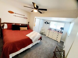 4 bedrooms, desk, iron/ironing board, travel cot - Tranquil Updated Mill House with backup power and hi speed Wifi! (McCloud)